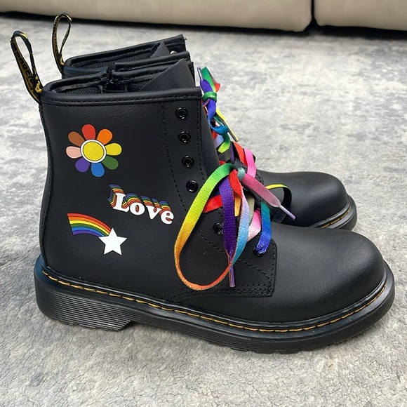 New Dr Martens 1460 Retro Rainbow Combat Boot Pride Black Multicolor Sz 5 - Picture 6 of 13